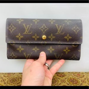 Authentic Louis Vuitton International Wallet